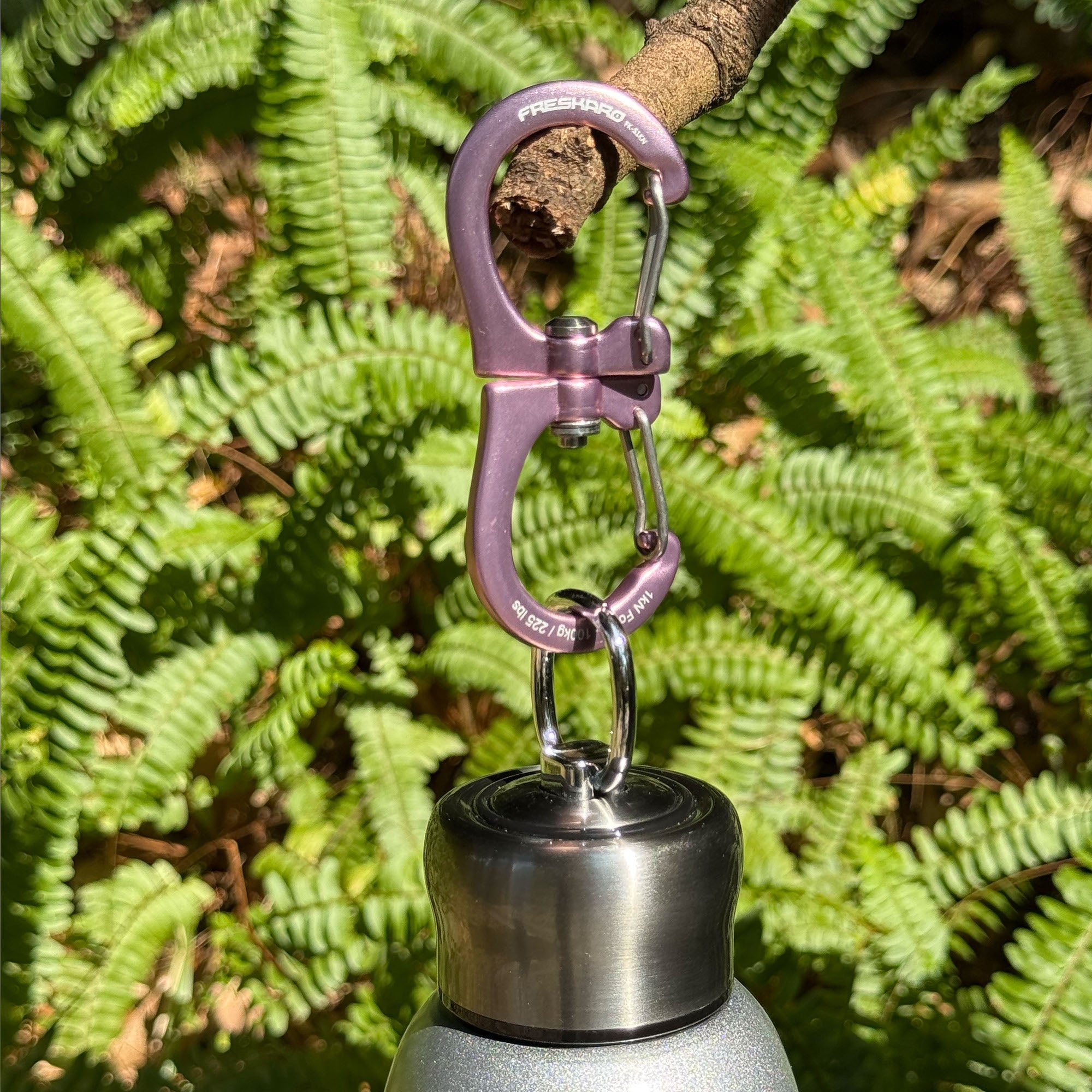 1kn Pink carabiner hanging up a water bottle